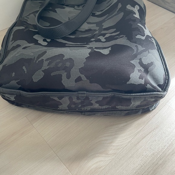 Lululemon Now and Always Large Camo Tote 💕 - Picture 4 of 8